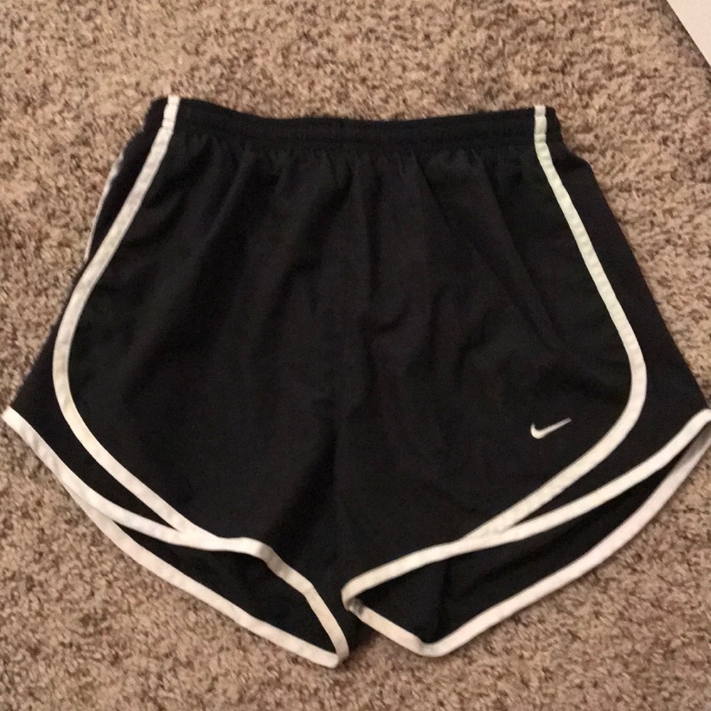 black baggy shorts nike